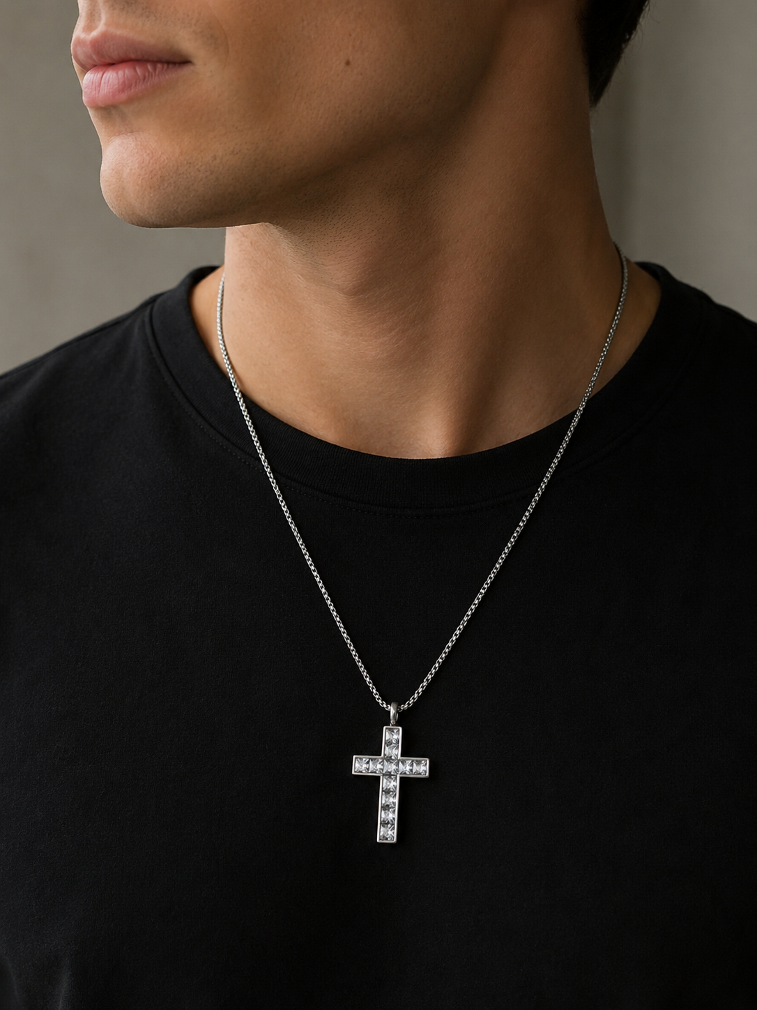 CRYSTAL CROSS - Collana Uomo in Acciaio Inossidabile con Croce di Zirconi Geometrici