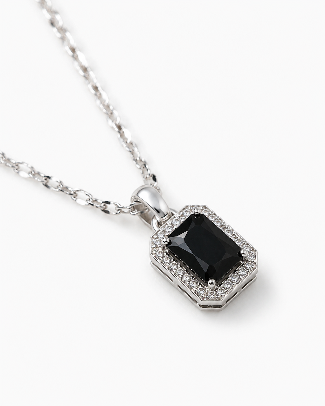 CRYSTAL ONE BLACK — Collana Argento in Acciaio Inossidabile con Pietra Scura e Zirconi Luminosi